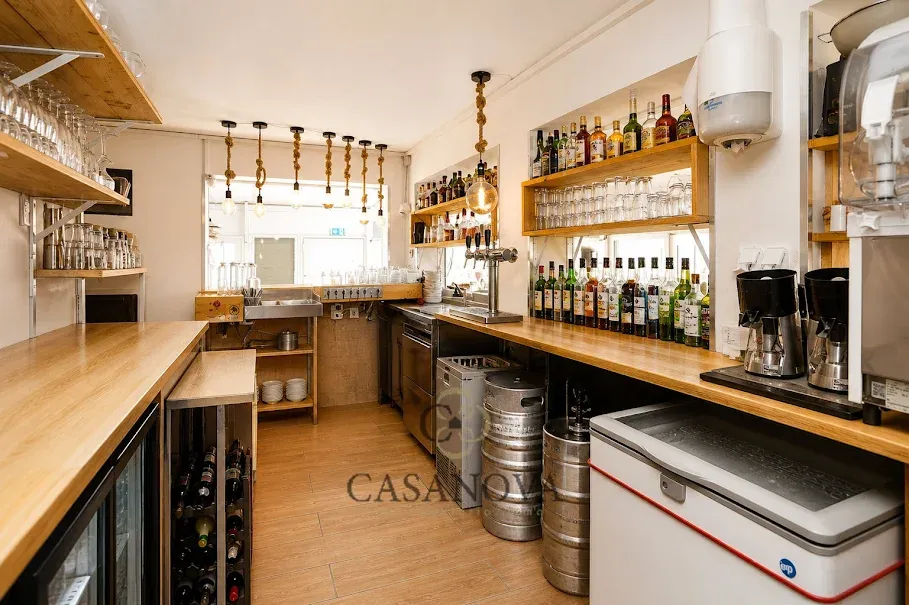 Toad - Commercial Premises with Seafront Terrace in Palavas-les-Flots