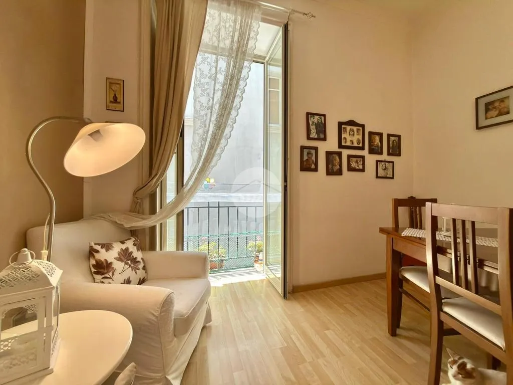Sala da pranzo - Rearranged Apartment with Balcony in Naples