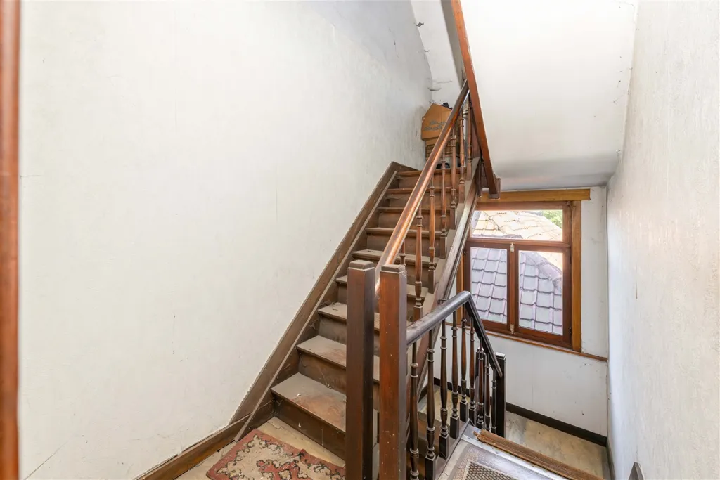 Toad - Renovatable House with Garden in Kanegem