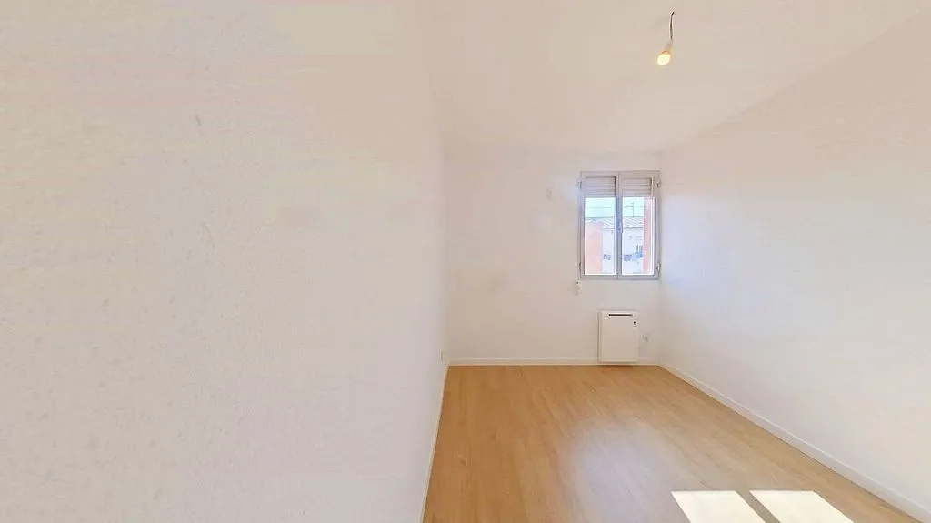 Toad - Three-Bedroom Flat with Ascensor in Puente de Vallecas