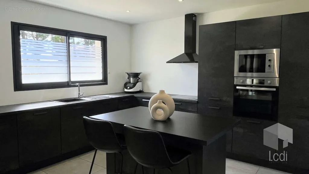 Cucina - Recent Flat-Plan House with Terrace in Montélimar