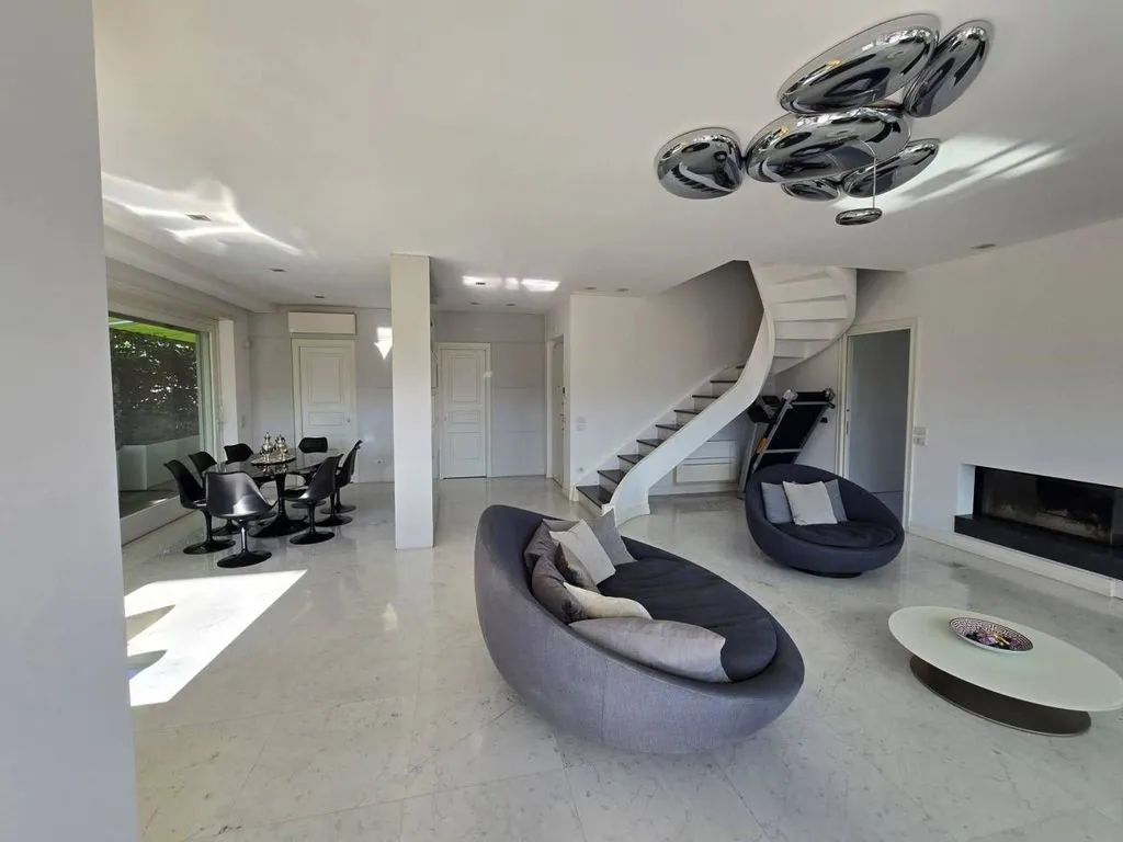 Elutuba - Luxury Penthouse with Panoramic View in Terni