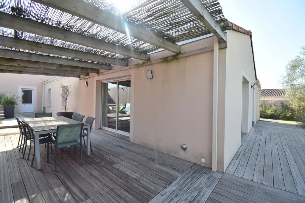 Terrass - Contemporary House with Pool in Rocheservière