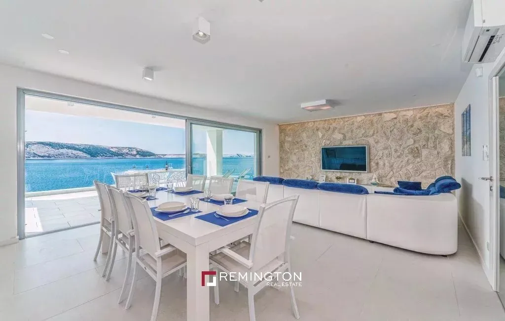 Söögituba - Waterfront Penthouse with Private Beach in Pag