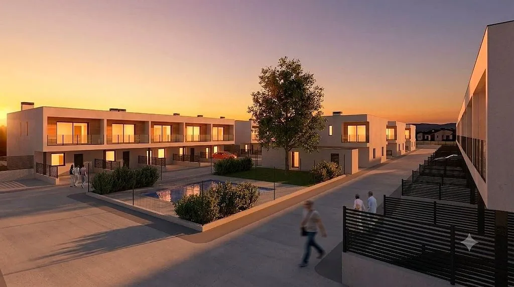 New House with Pool in La Puebla de Alfindén