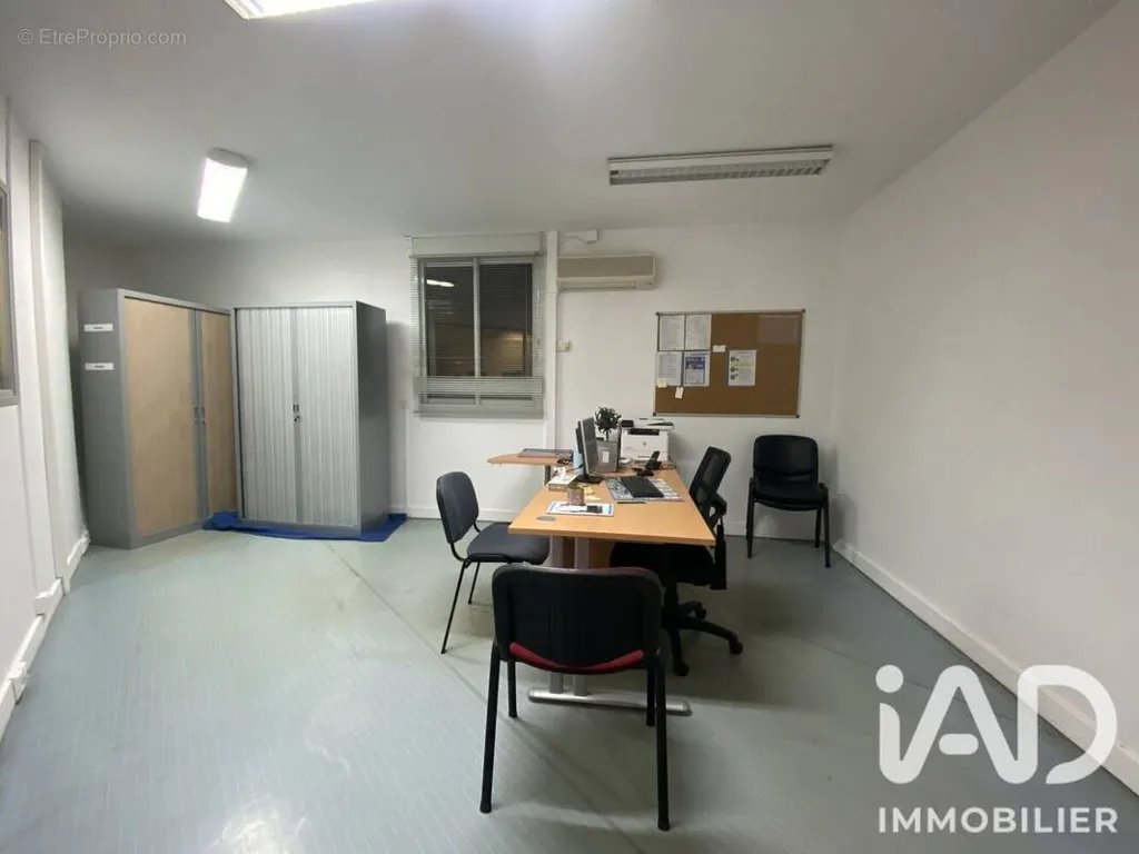 Studio - Office Space with Parking in La Possession