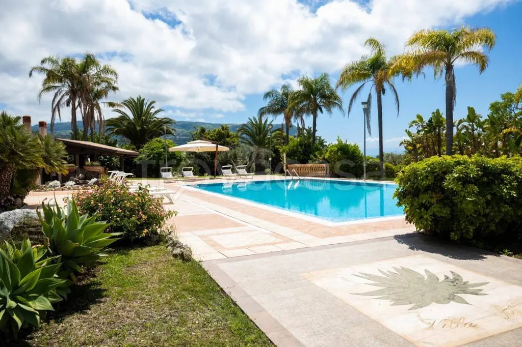 Piscine - Luxury Villa with Sea View in Capo Vaticano