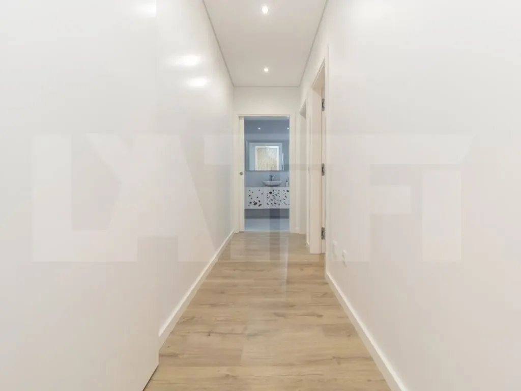 Esik - Luxury Duplex with Private Parking in Montijo
