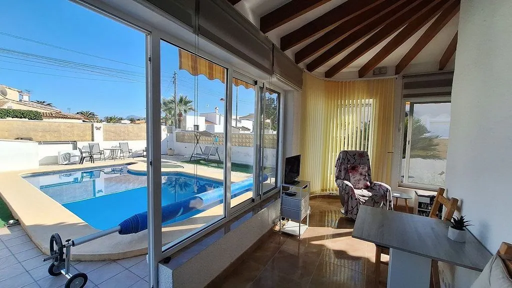Piscine - Chalet with Pool and Terrace in Els Poblets