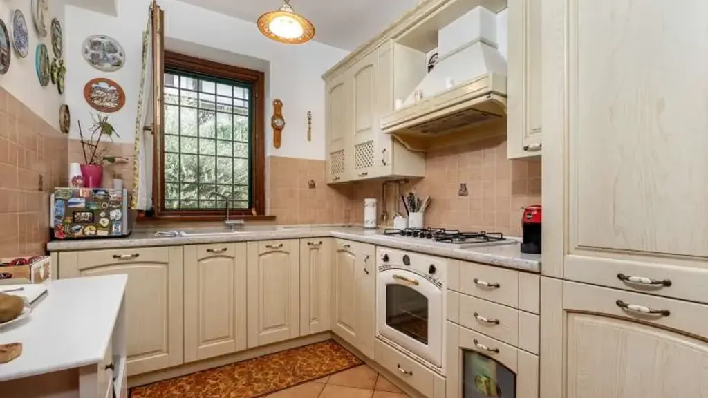 Cuisine - Villa with Garden in Guidonia Montecelio