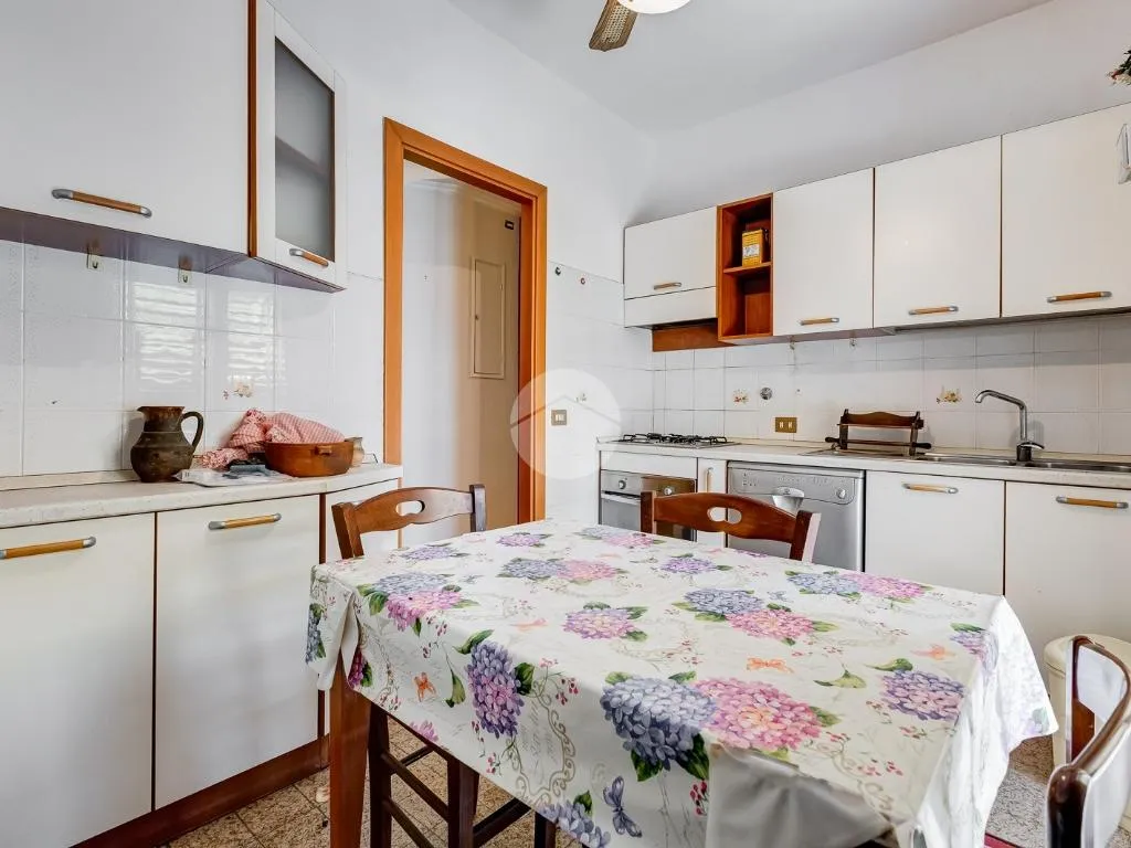 Cucina - 2-Bedroom Apartment with Balcony in Rome
