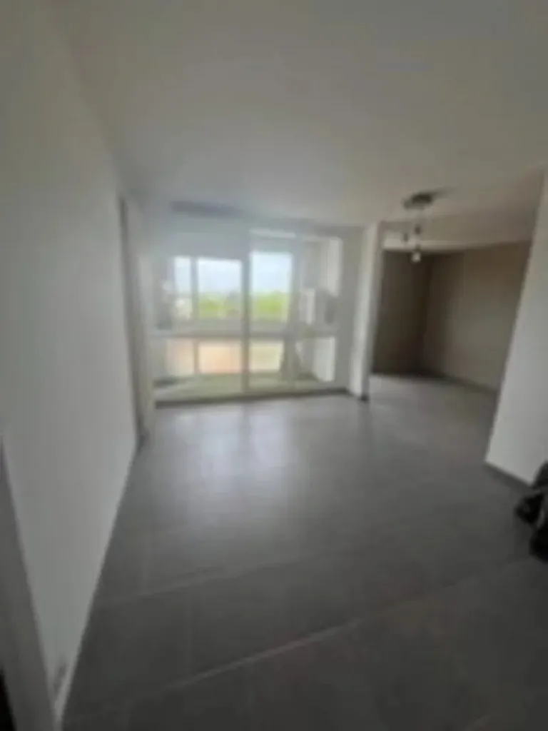 Elutuba - Fully Renovated Apartment with Balcony in Marignane