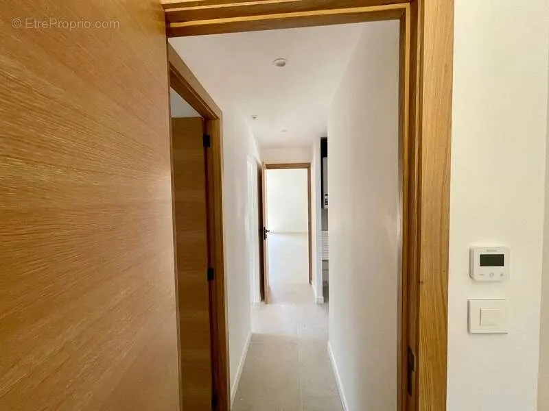 Entrée - Villa Moderne avec Vue sur le Luberon à Vaucluse