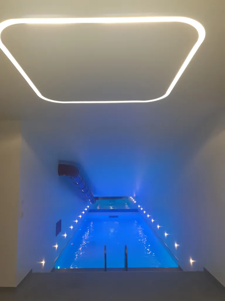 Piscina - Duplex with Notre Dame View in Marseille