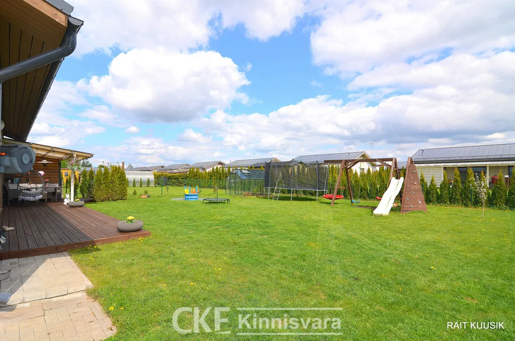 Jardin - Four-Bedroom House with Terrace in Tõrvandi