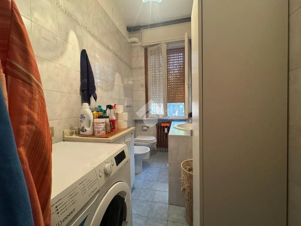 Lavanderia - 3-Bedroom Apartment with Balcony in Modena