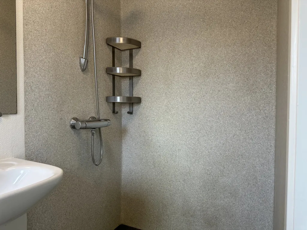 Salles de bain - 3-Bedroom Flat with Parking on Resenvej, Skive