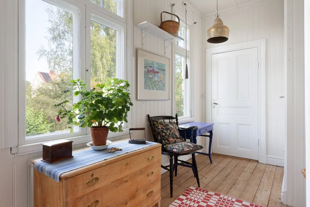 Esik - Victorian Villa with Multiple Units in Malmköping