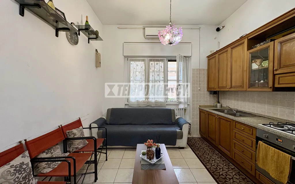 Köök - Ground Floor Flat with Double Aspect in Pieve Emanuele Centre