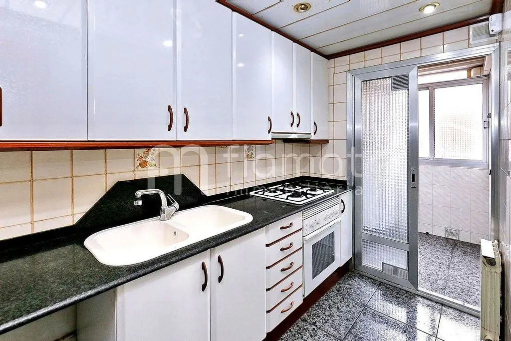 Köök - Apartment with Balcony in Sant Julià de Lòria