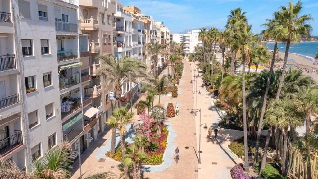 Apartment with Sea Views on Estepona Promenade