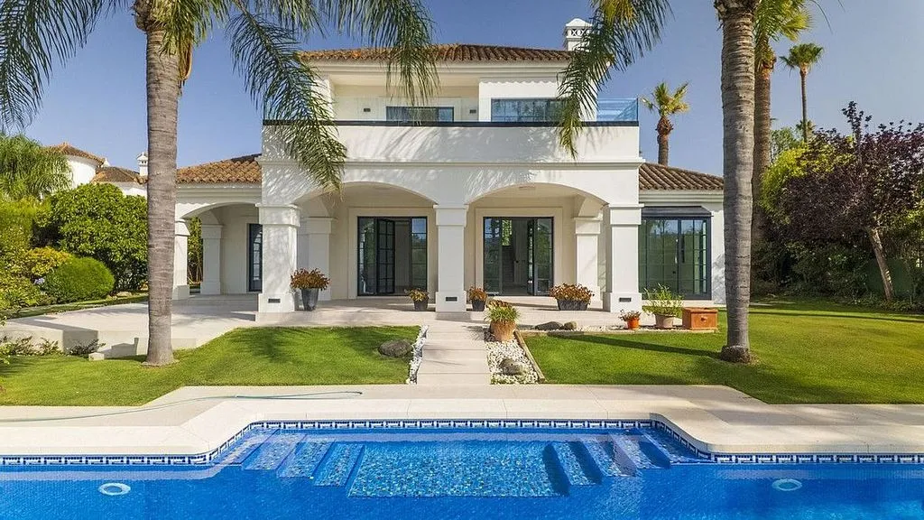 Pool - Chalet with Pool and Terrace in Sotogrande