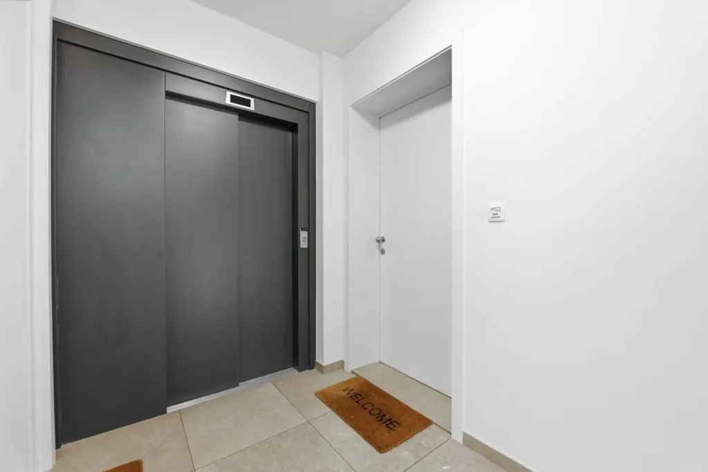 hallway_entrance