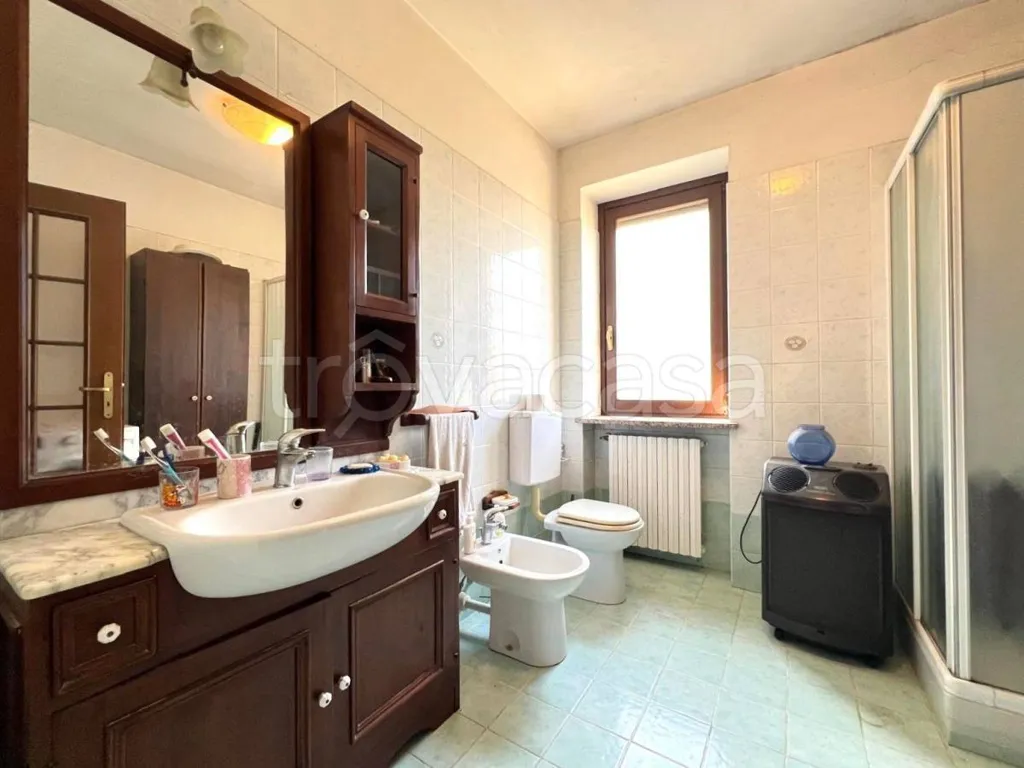Bagni - Rustic Villa with Private Garden in Montà