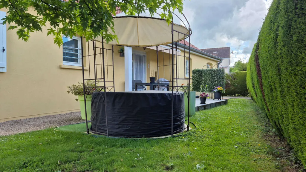 4-toaline maja asukohas Paray-Le-Monial