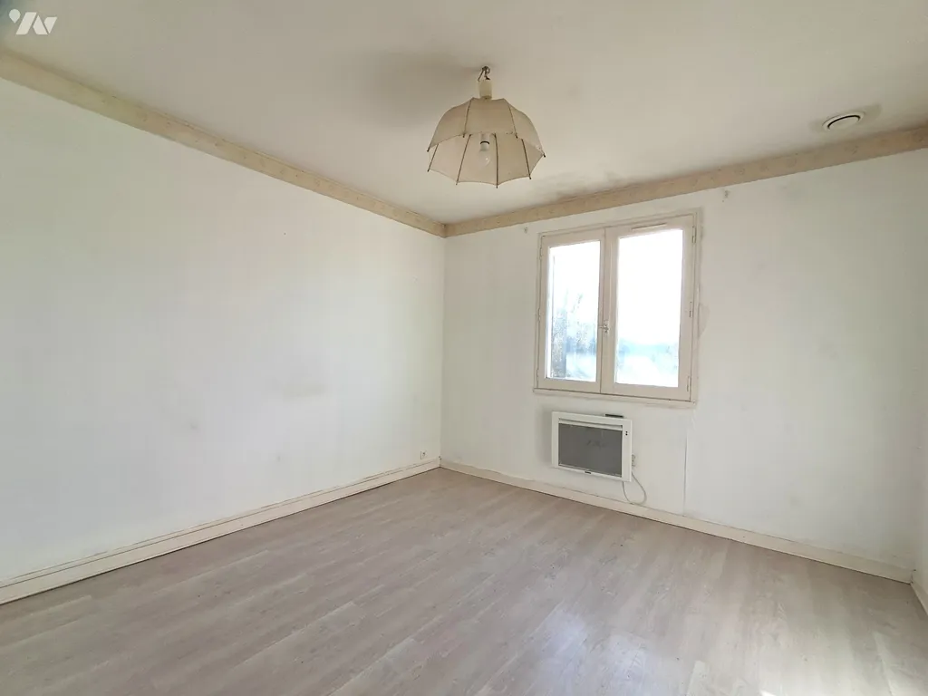 Pièces - Maison de Plain-Pied avec 2 Garages à Néré