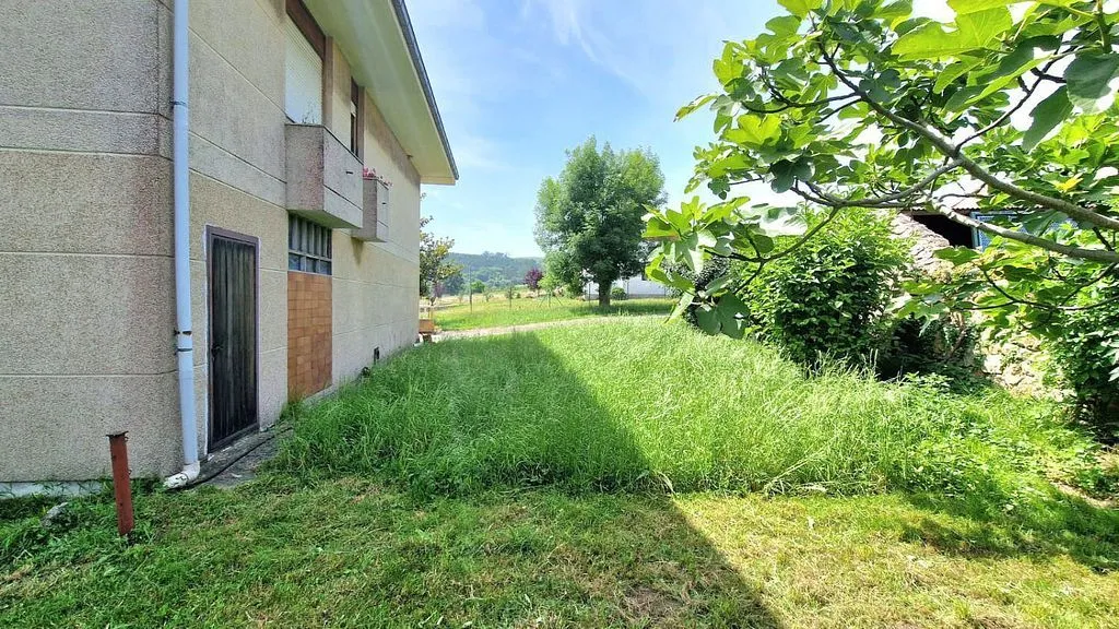 Aed - Chalet with Terrace in Reocín