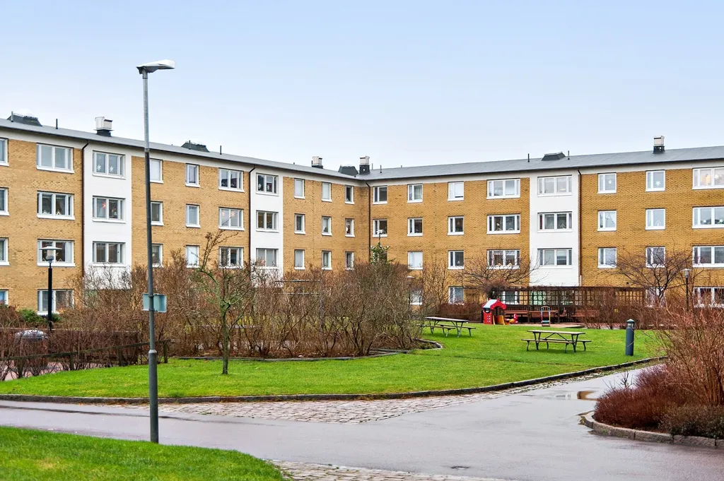Aed - Well-Planned Apartment with Balcony in Tynnered