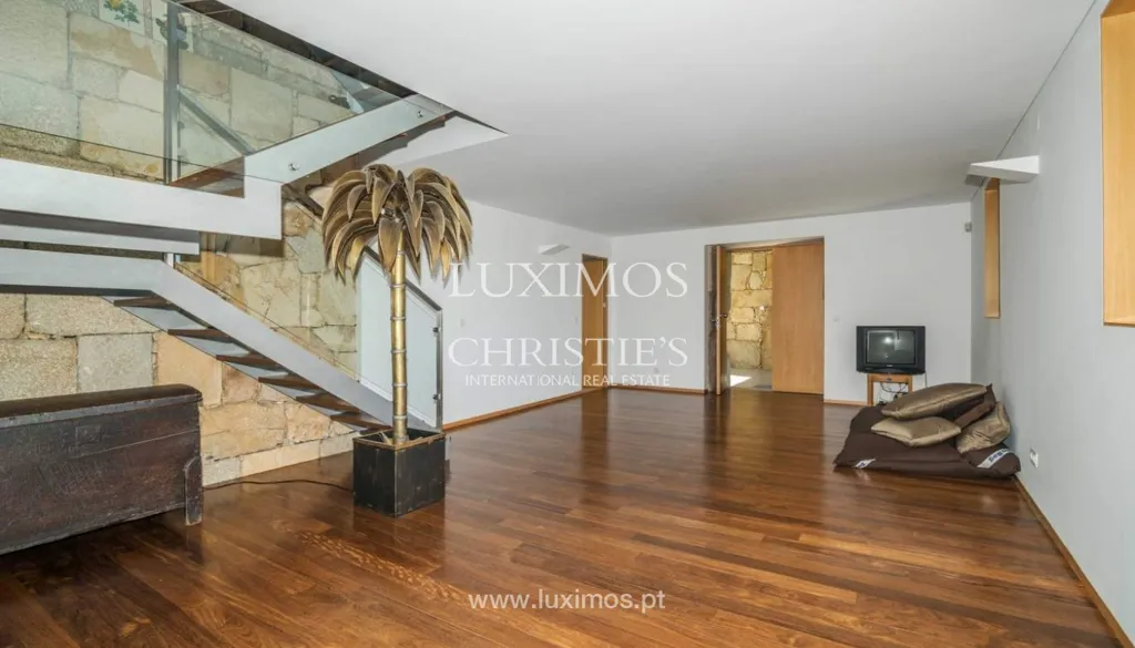 Elutuba - Secular Solar with Historic Features in Santo Tirso