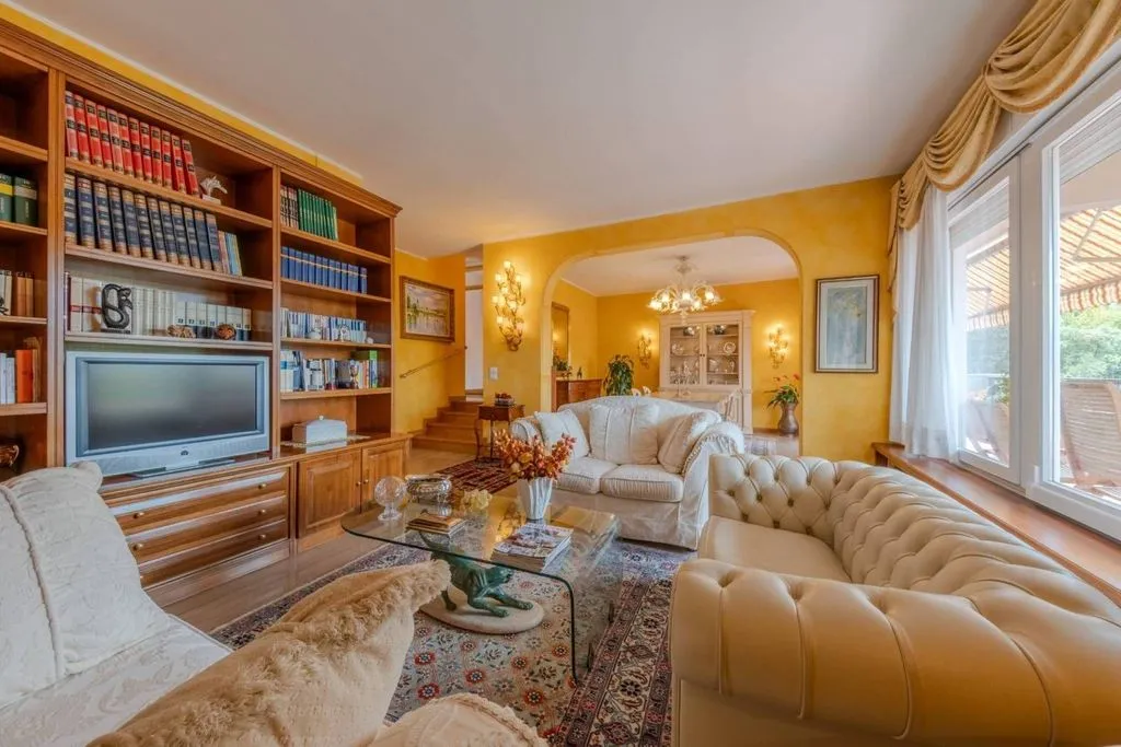 Elutuba - Luxury Penthouse with 4-Directional Views in Conegliano