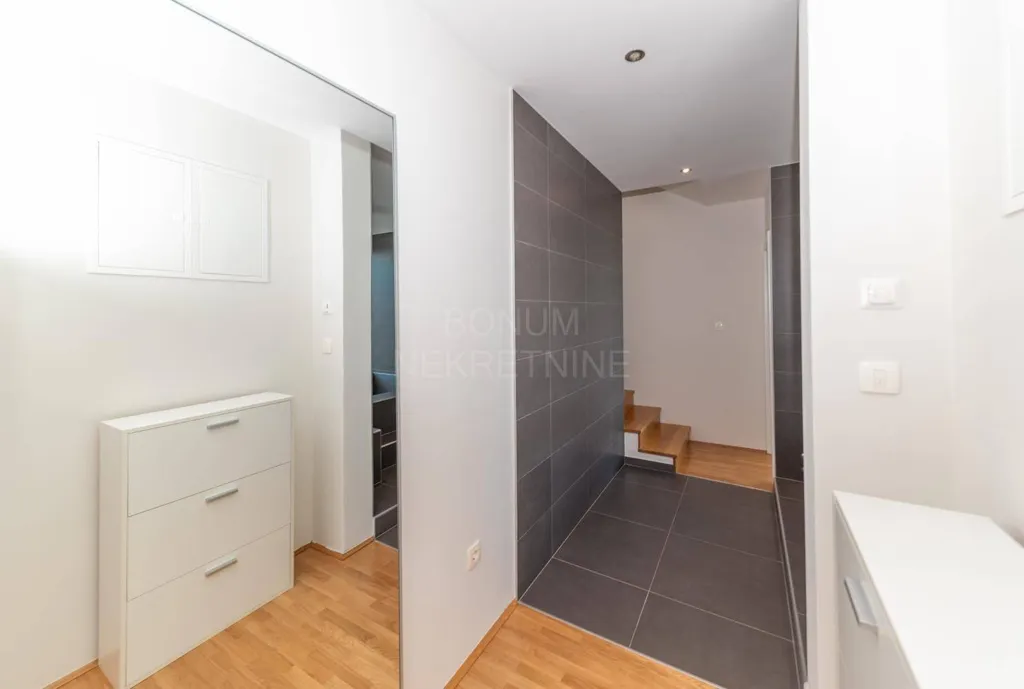Esik - Luxury Apartment with Sea View in Primošten
