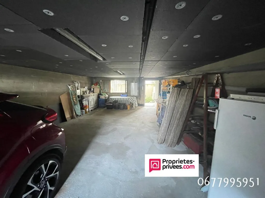Garage - Maison Rénovée avec Balcon et Terrasse à Alès
