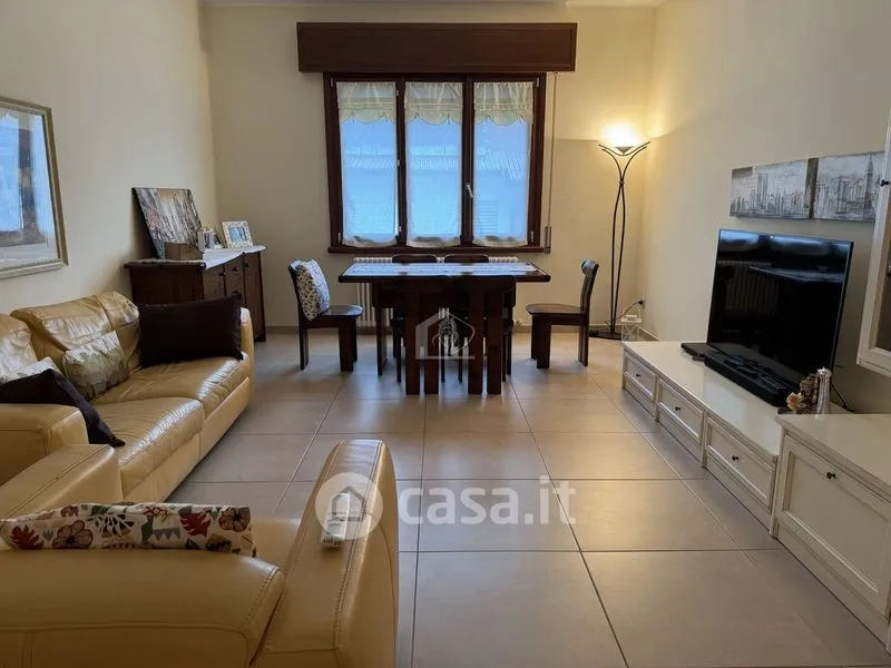 Elutuba - Dual-Unit House in Suzzara Centre