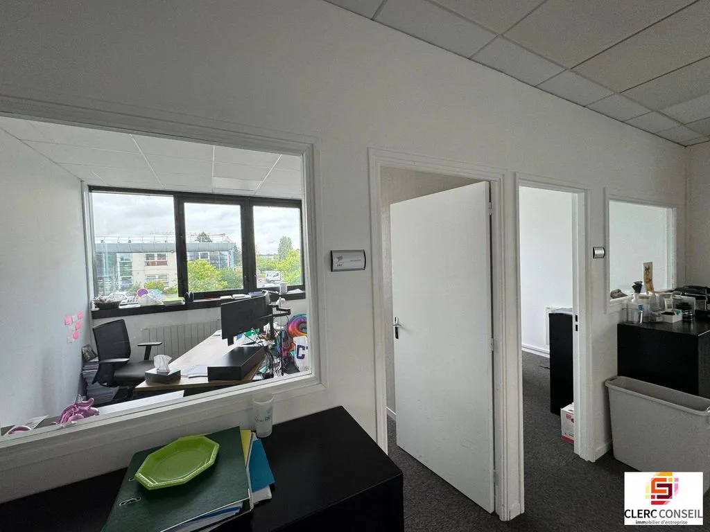 Bureau - Immeuble de Bureaux avec Parking à Mont-Saint-Aignan
