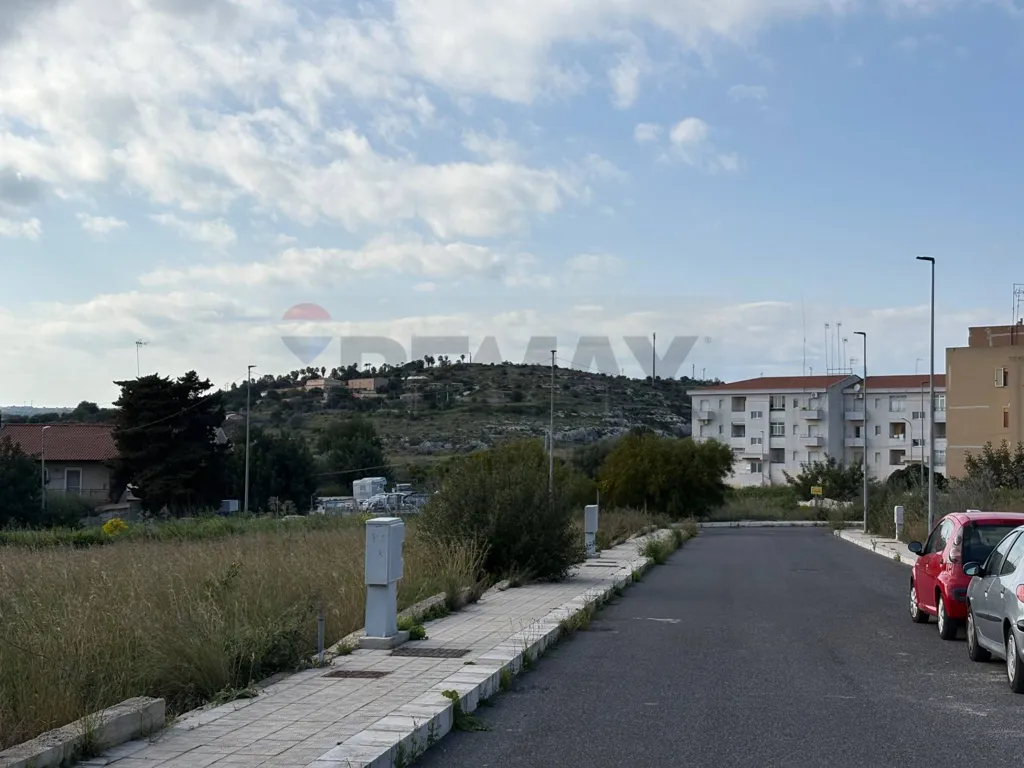 Giardino - Buildable Land with Urban Amenities in Ispica