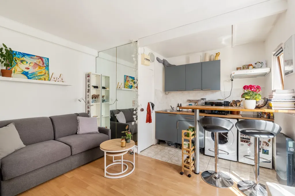 Séjour - Studio avec Vue Est à Paris 75009