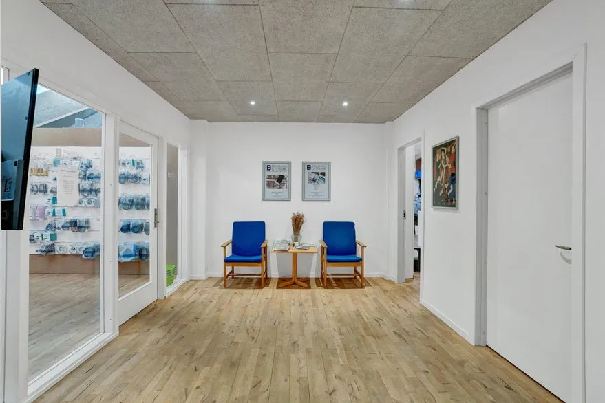 Entrée - Office Space with Hall in Bramming Business Area