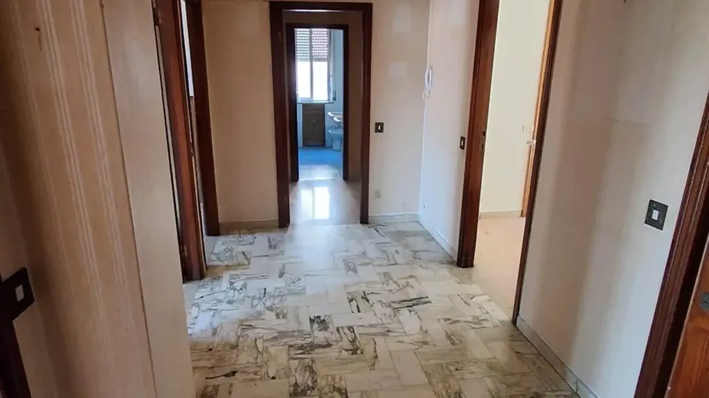 Esik - Apartment with Balconies in Piacenza