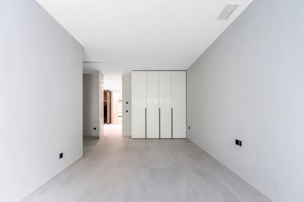 hallway_entrance