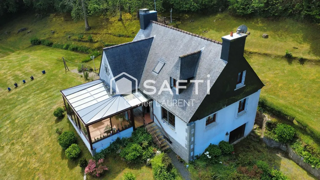 Vue aérienne - Maison Traditionnelle avec Vue Mer à Trélévern