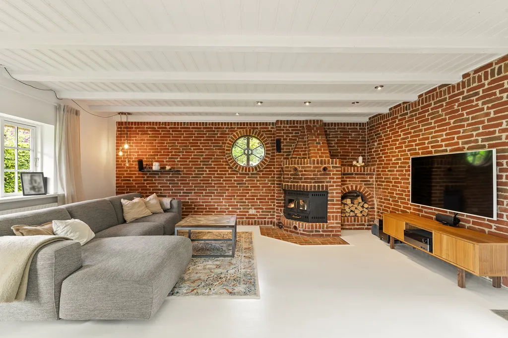 Elutuba - Thatched Villa with Garden in Helstrup