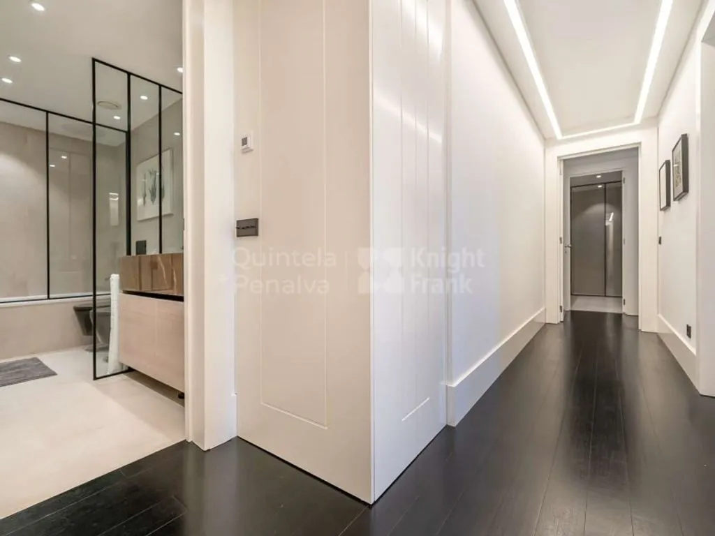 Hallway - Luxury Apartment with River View in Chiado, Lisbon