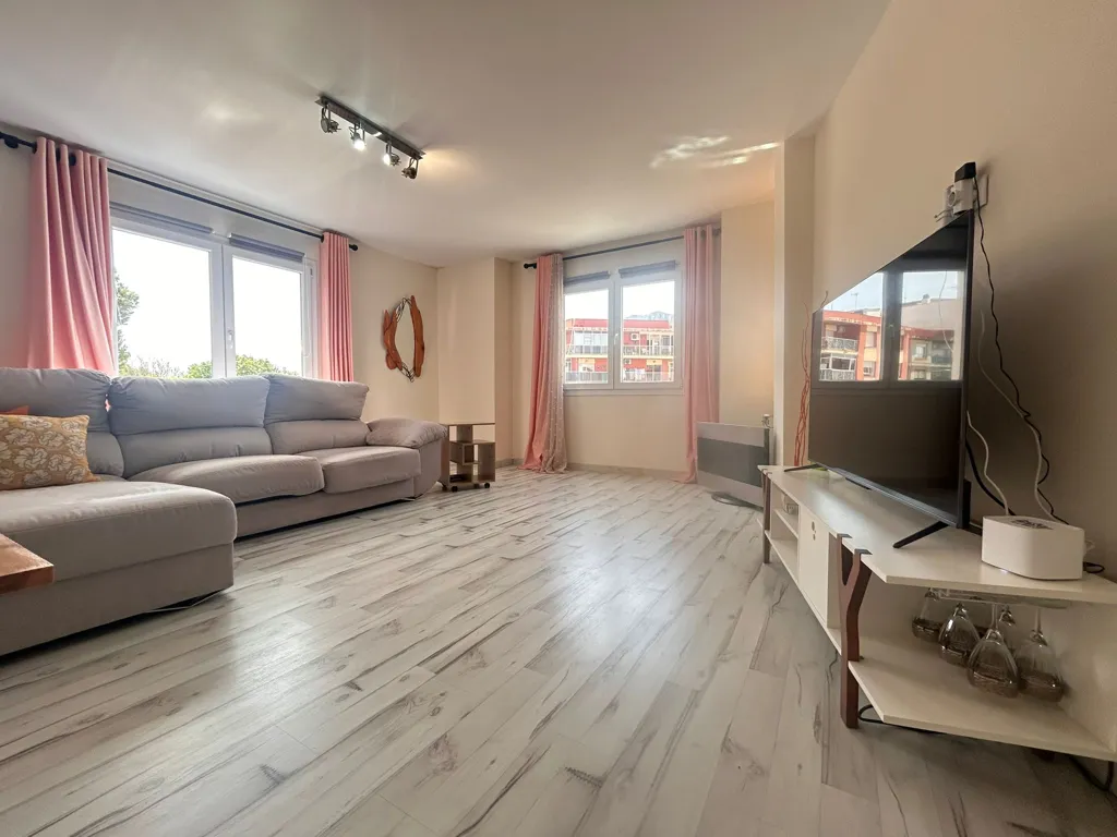 Séjour - Renovated Apartment with Terrace in Urban Centre