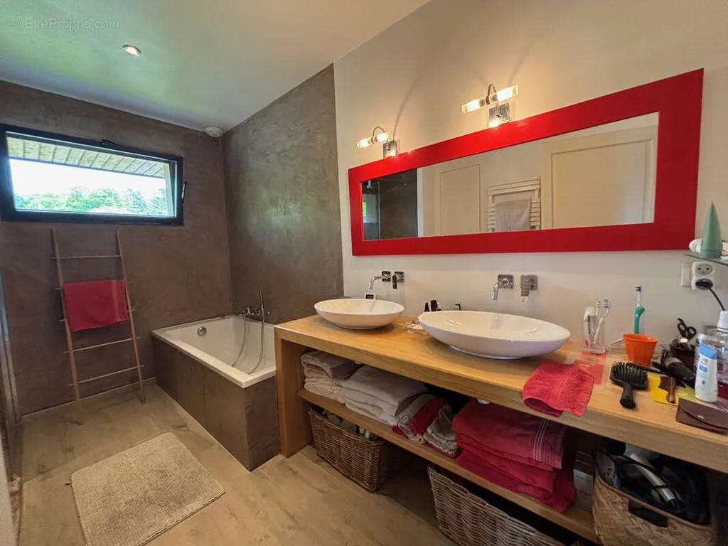 Salles de bain - Maison Atypique avec Jardin à Mesnil-Val
