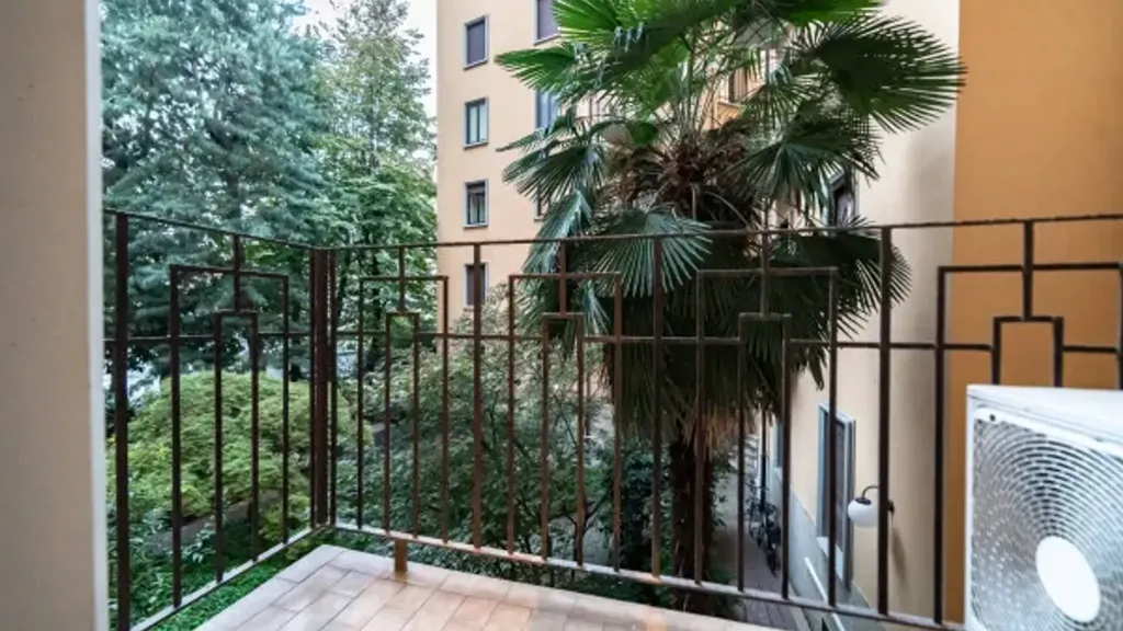Balcon - Modernised Flat with Balcony in Milan