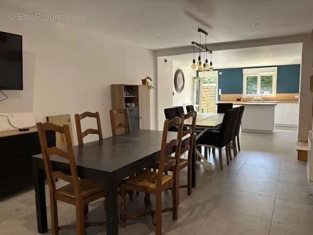 Salle à manger - Maison Rénovée avec Jardin au Calme à Cande